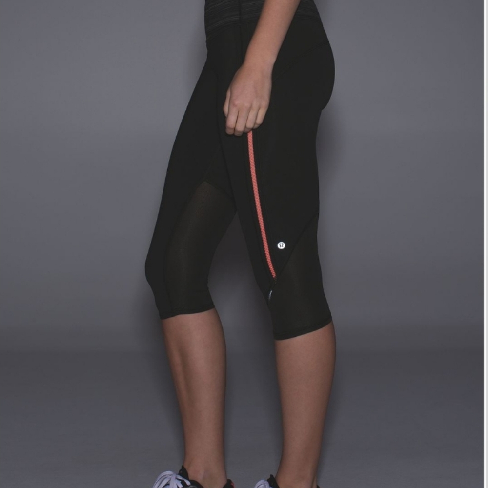 Lululemon Vent it out Crop Leggings gator green Cyber Stripe Luxtreme